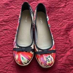 Floral low wedge heel Size 9